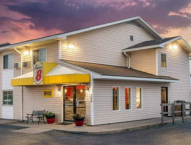 Super 8 by Wyndham Moberly MO hotel detail image 2