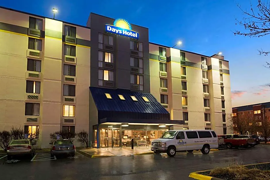 Days Hotel by Wyndham University Ave SE hotel hero
