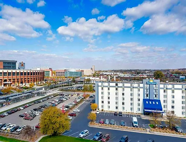 Days Hotel by Wyndham University Ave SE hotel detail image 2