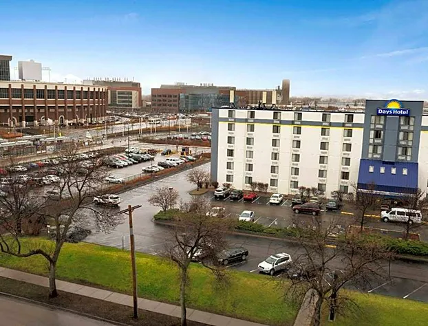 Days Hotel by Wyndham University Ave SE hotel detail image 3