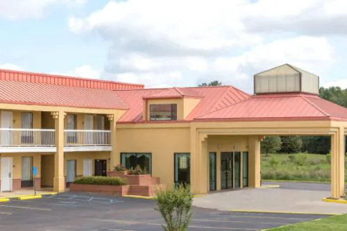 Super 8 by Wyndham Madison/Ridgeland Area hotel hero