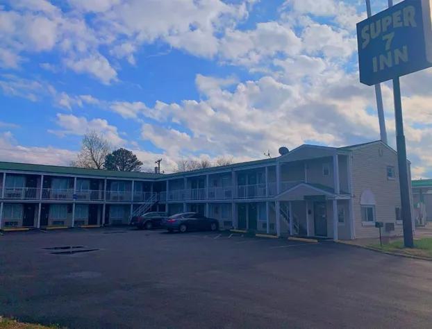 Super 7 Inn hotel detail image 1