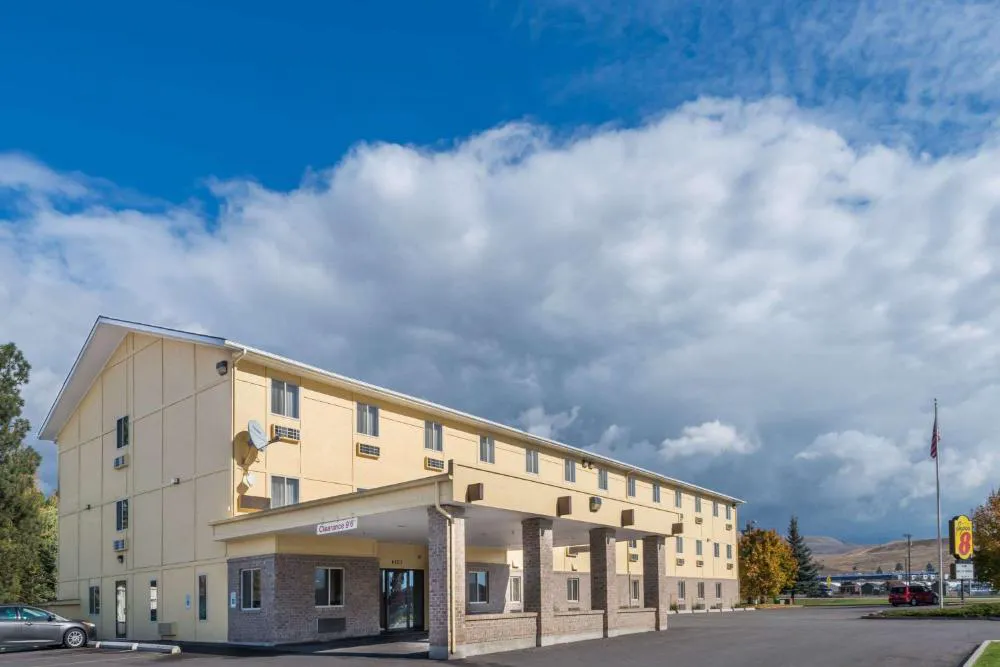 Super 8 by Wyndham Missoula/Reserve St. hotel hero