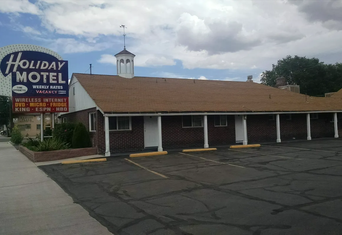 Holiday Motel hotel hero