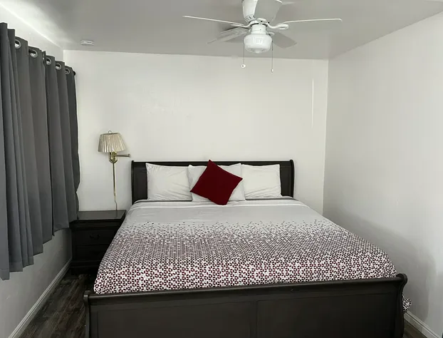 Holiday Motel hotel detail image 4