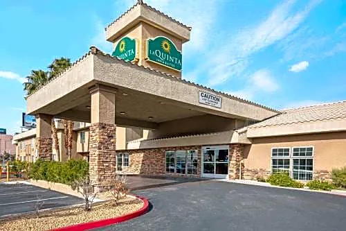 La Quinta Inn & Suites by Wyndham LV Tropicana Stadium hotel detail image 4