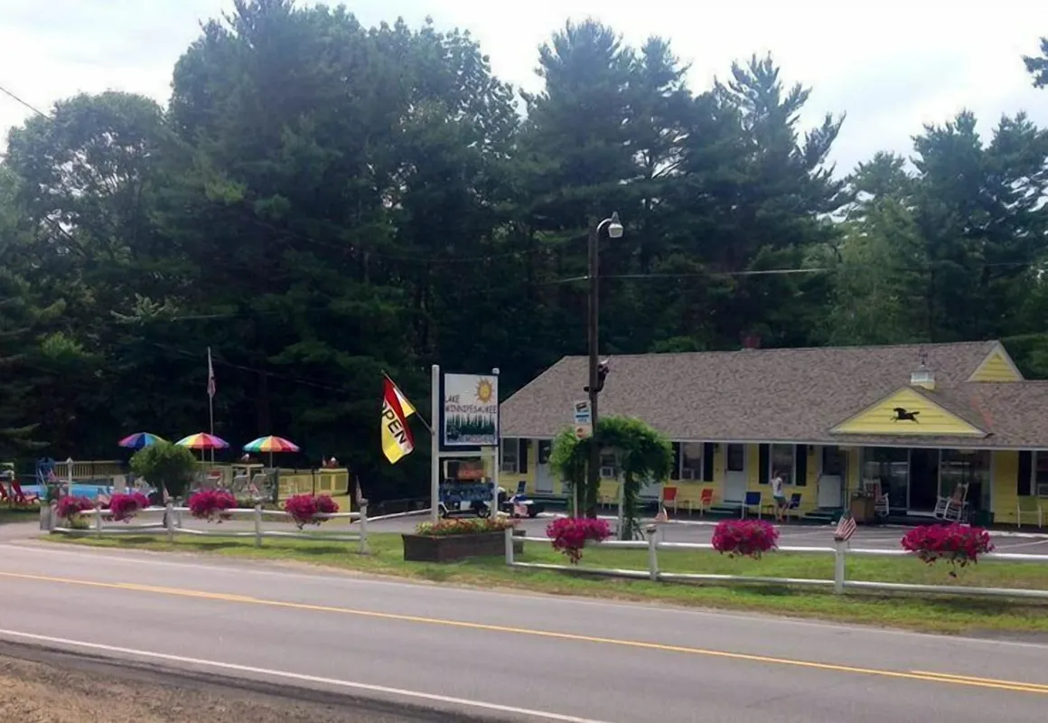 Lake Winnipesaukee Motel hotel hero