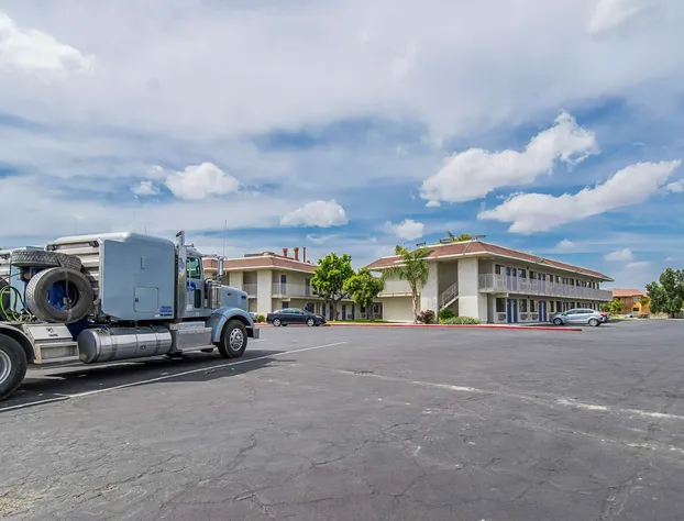 Motel 6 Bakersfield, CA - Airport hotel detail image 4