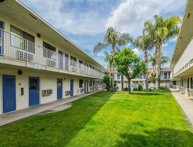 Motel 6 Bakersfield, CA - Airport hotel detail image 3