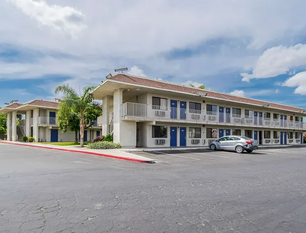 Motel 6 Bakersfield, CA - Airport hotel detail image 1