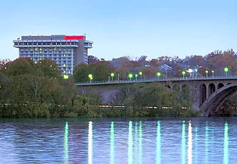 Key Bridge Marriott hotel hero