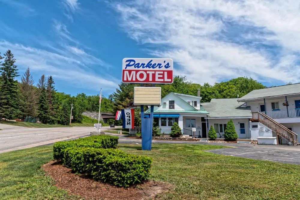 Parkers Motel hotel hero