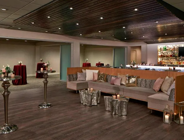 Rochester Airport Marriott hotel detail image 3