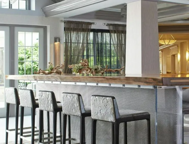 Rochester Airport Marriott hotel detail image 2