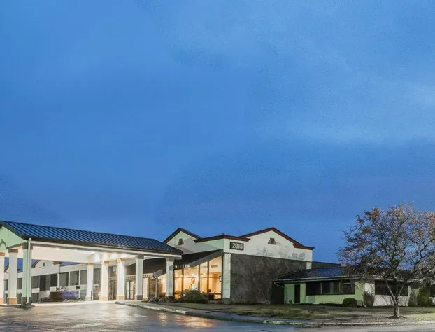 Red Roof Inn & Suites Mt Holly - McGuire AFB hotel detail image 2