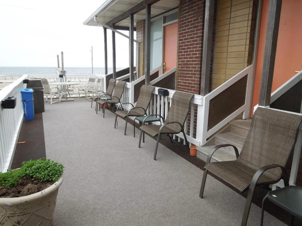 Charlroy Motel hotel hero