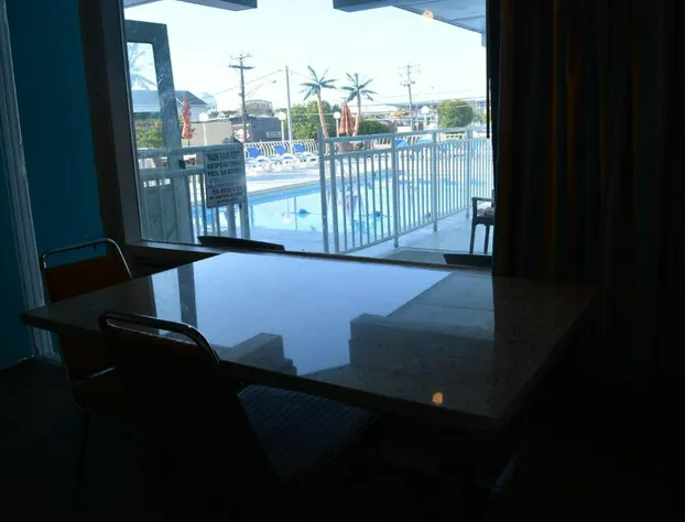 Royal Court Motel hotel detail image 4