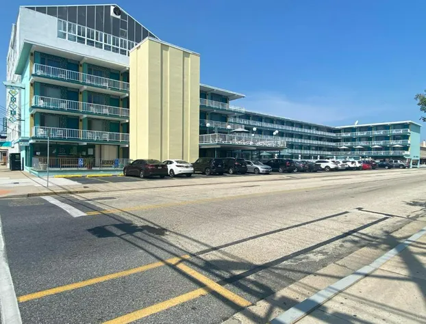 Royal Canadian Motel hotel detail image 1