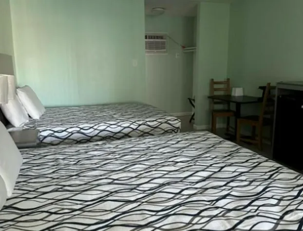 Royal Canadian Motel hotel detail image 3