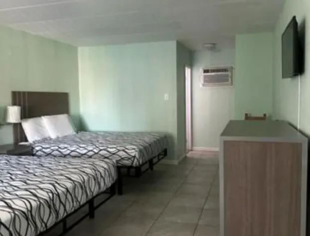 Royal Canadian Motel hotel detail image 4