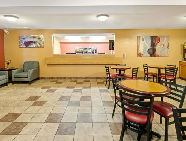 Super 8 by Wyndham Albuquerque West/Coors Blvd hotel detail image 1