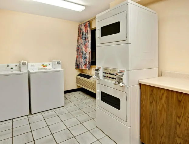 Super 8 by Wyndham Albuquerque West/Coors Blvd hotel detail image 2