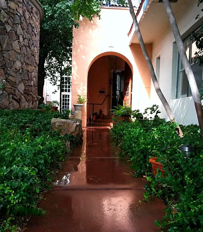 Lundeen Inn of the Arts hotel hero