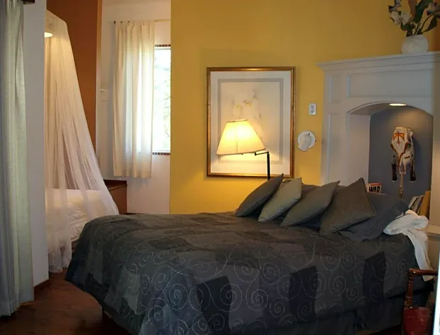 Lundeen Inn of the Arts hotel detail image 4