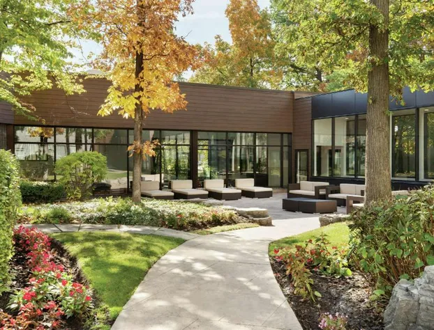 DoubleTree by Hilton Toronto Airport West hotel detail image 1