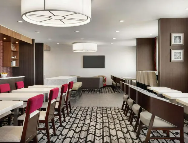 DoubleTree by Hilton Toronto Airport West hotel detail image 3