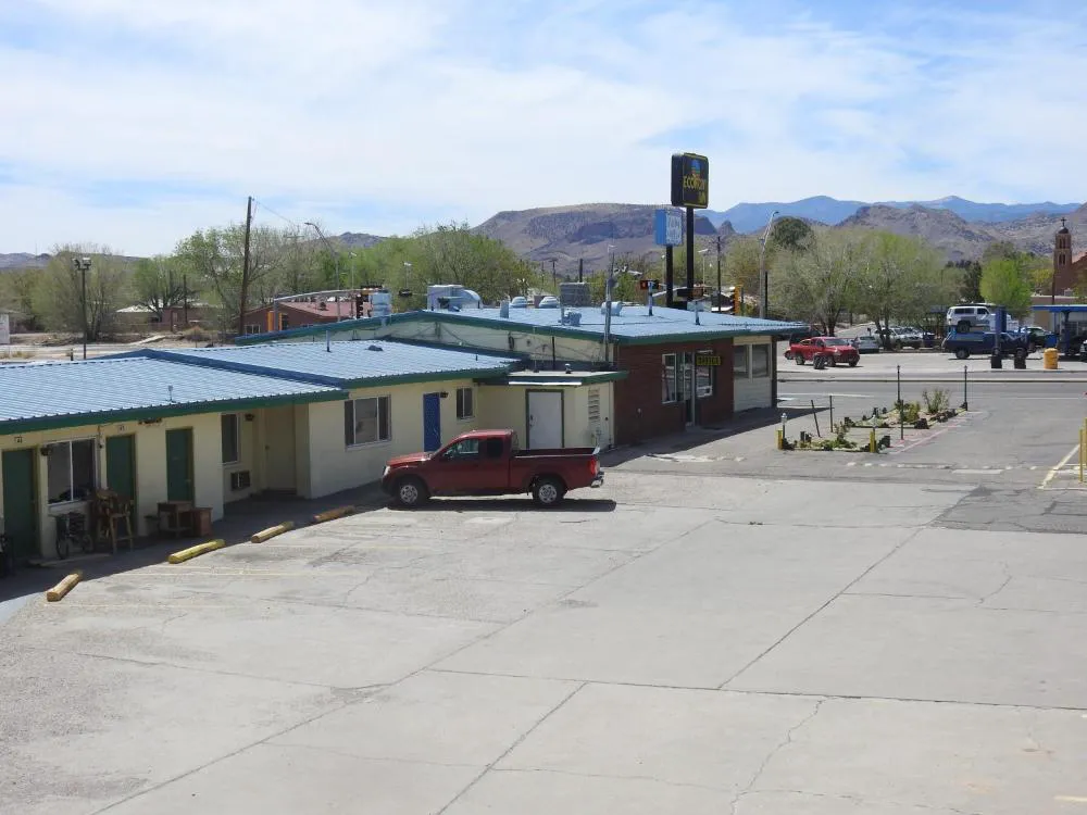 Economy Inn hotel hero