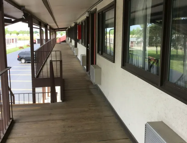 Econo Lodge South hotel detail image 3