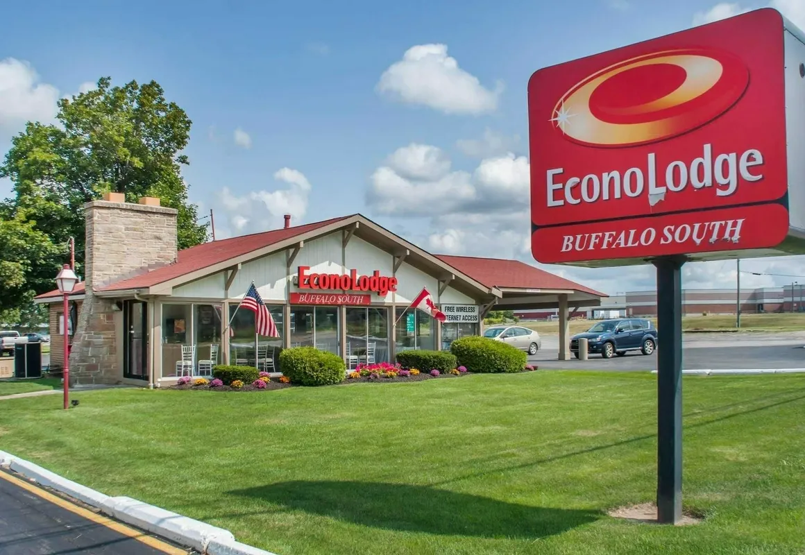 Econo Lodge South hotel hero