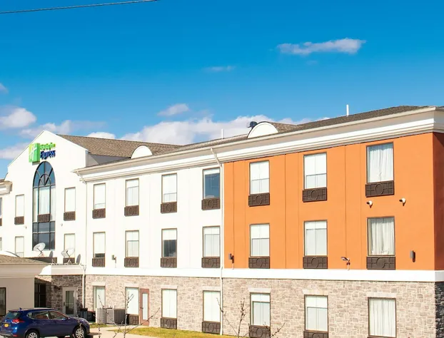 Holiday Inn Express Hotel & Suites Chester by IHG hotel detail image 4