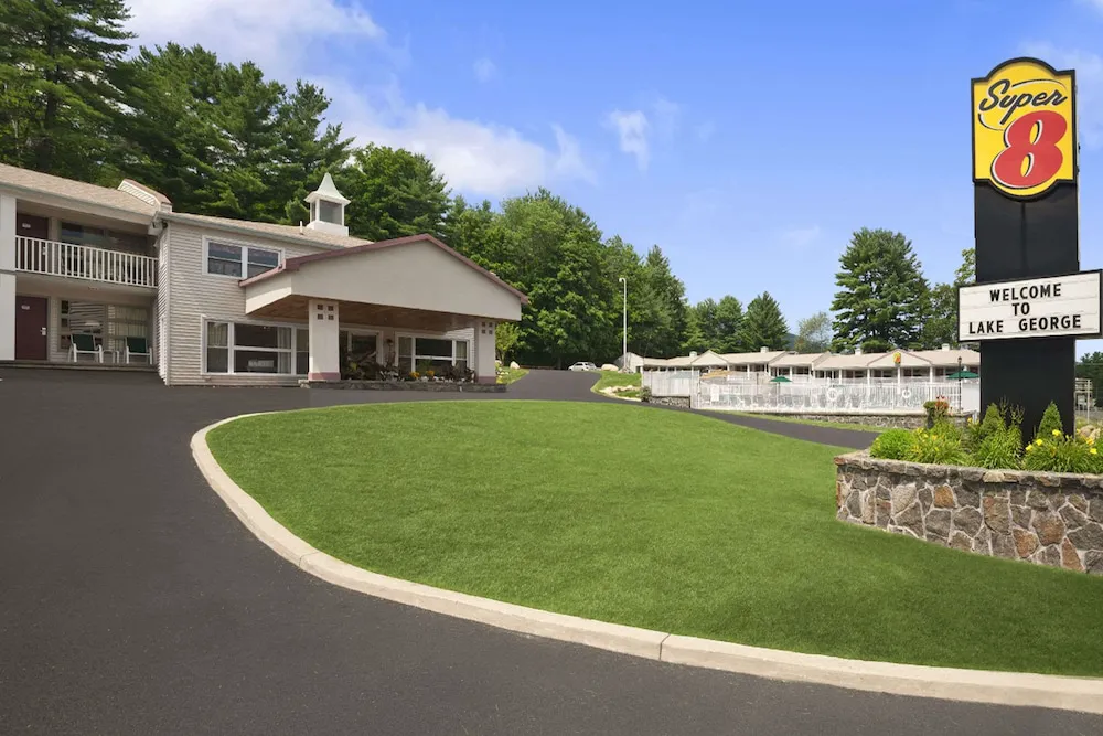 Super 8 by Wyndham Lake George/Downtown hotel hero