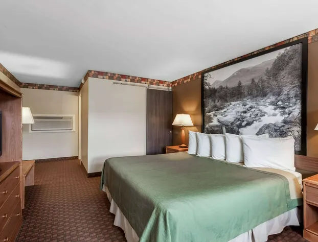 Super 8 by Wyndham Lake George/Downtown hotel detail image 1