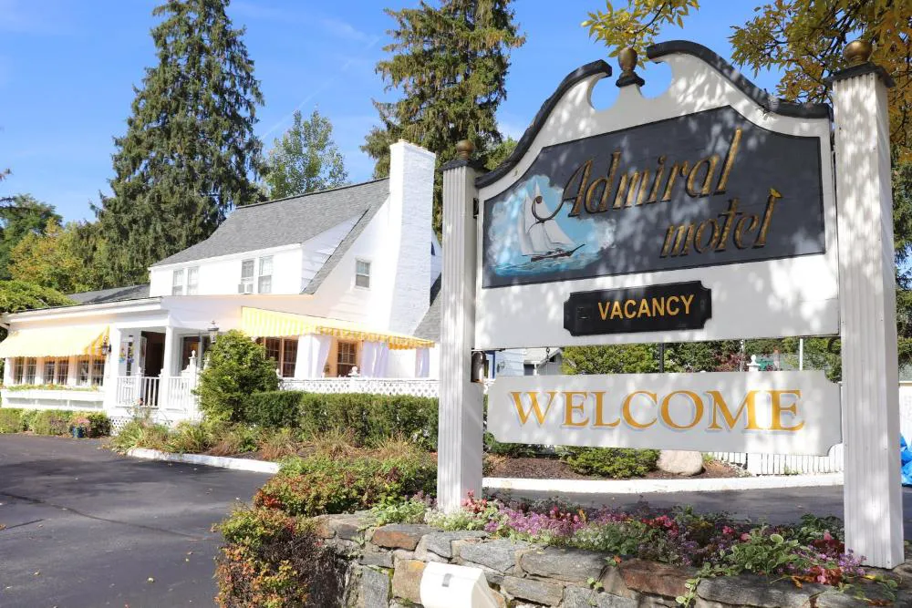 Admiral Motel hotel hero