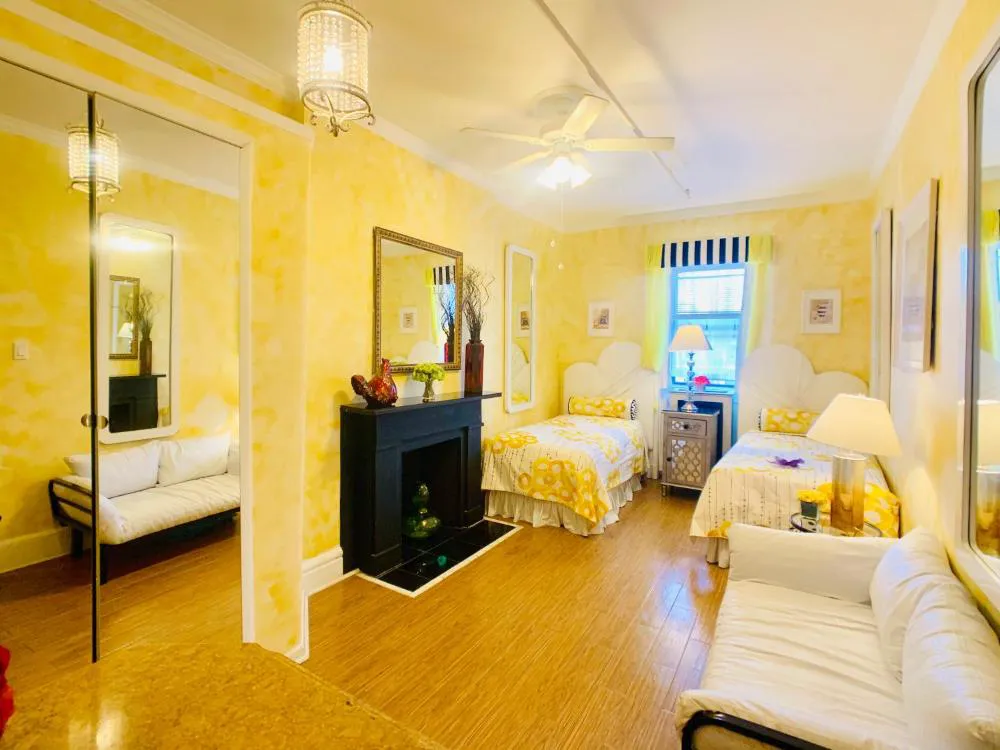 The International Cozy Inn hotel hero