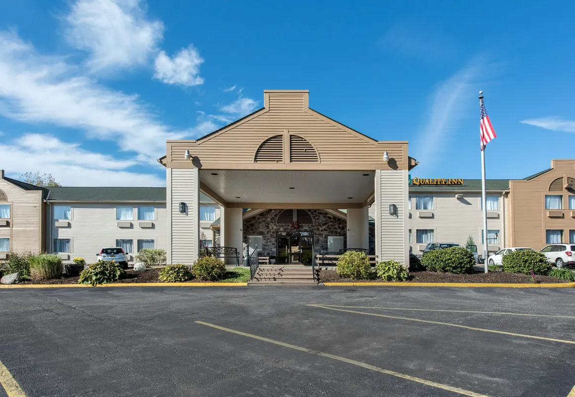 Quality Inn & Suites New Castle hotel hero