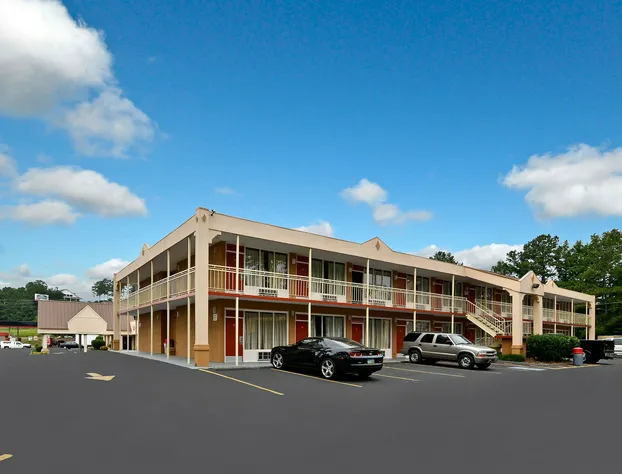 Econo Lodge Cleveland hotel detail image 2