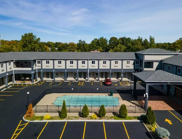 Days Inn & Suites by Wyndham Niagara Falls/Buffalo hotel detail image 1