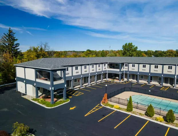 Days Inn & Suites by Wyndham Niagara Falls/Buffalo hotel detail image 3