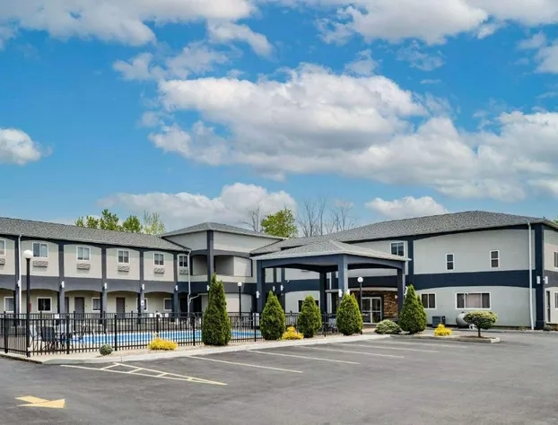 Days Inn & Suites by Wyndham Niagara Falls/Buffalo hotel detail image 1