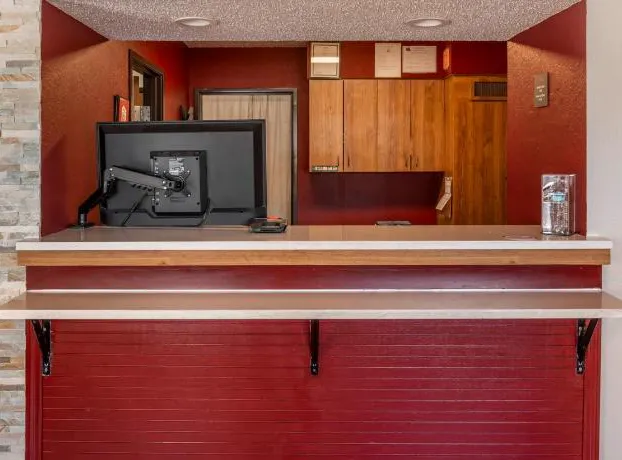 Red Roof Inn Queensbury hotel detail image 2