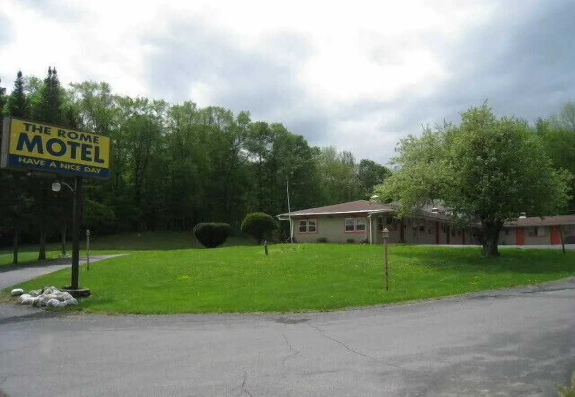 The Rome Motel hotel hero
