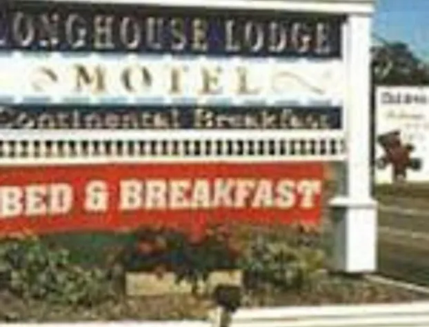 Longhouse Lodge Motel hotel detail image 2