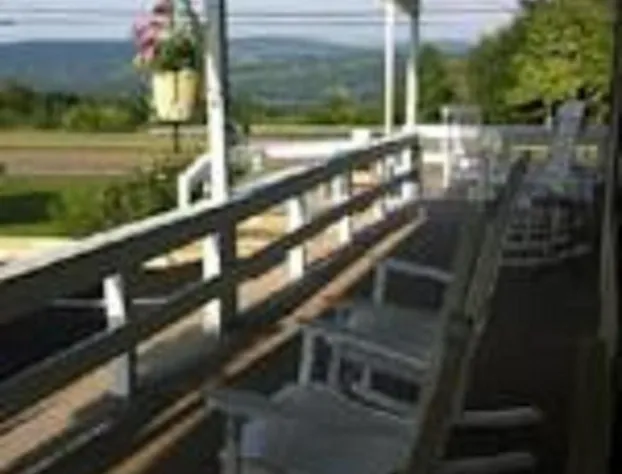 Longhouse Lodge Motel hotel detail image 3