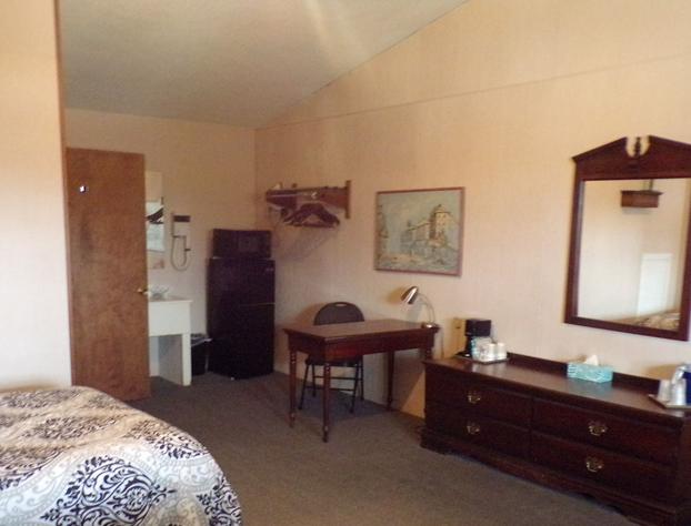 Longhouse Lodge Motel hotel detail image 2