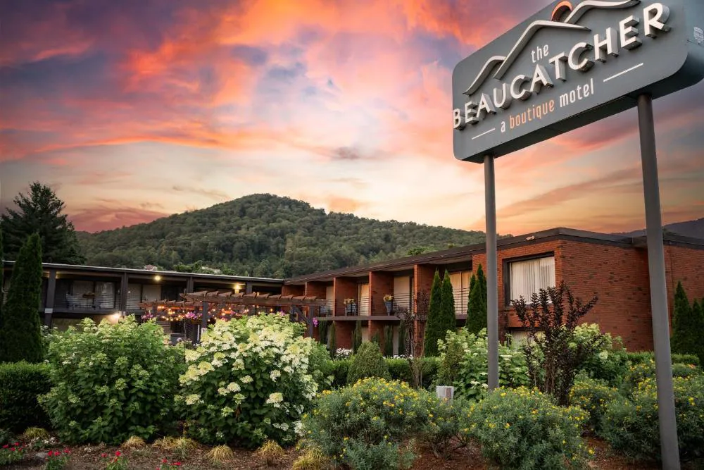 The Beaucatcher – A Boutique Motel hotel hero
