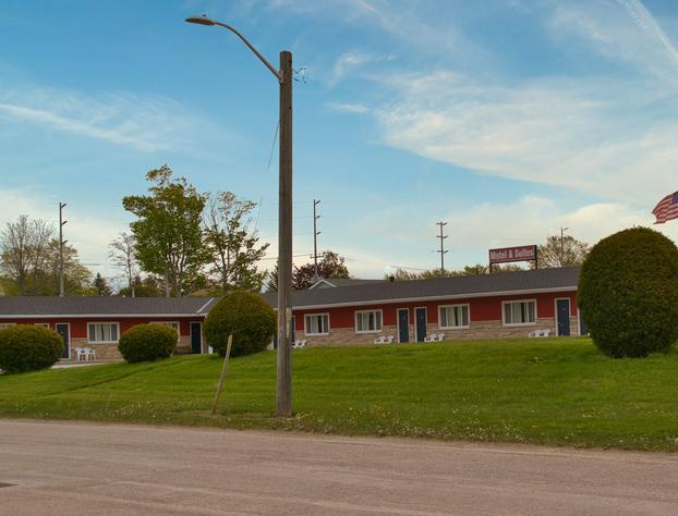 Maple Leaf Inn & Suites hotel detail image 4